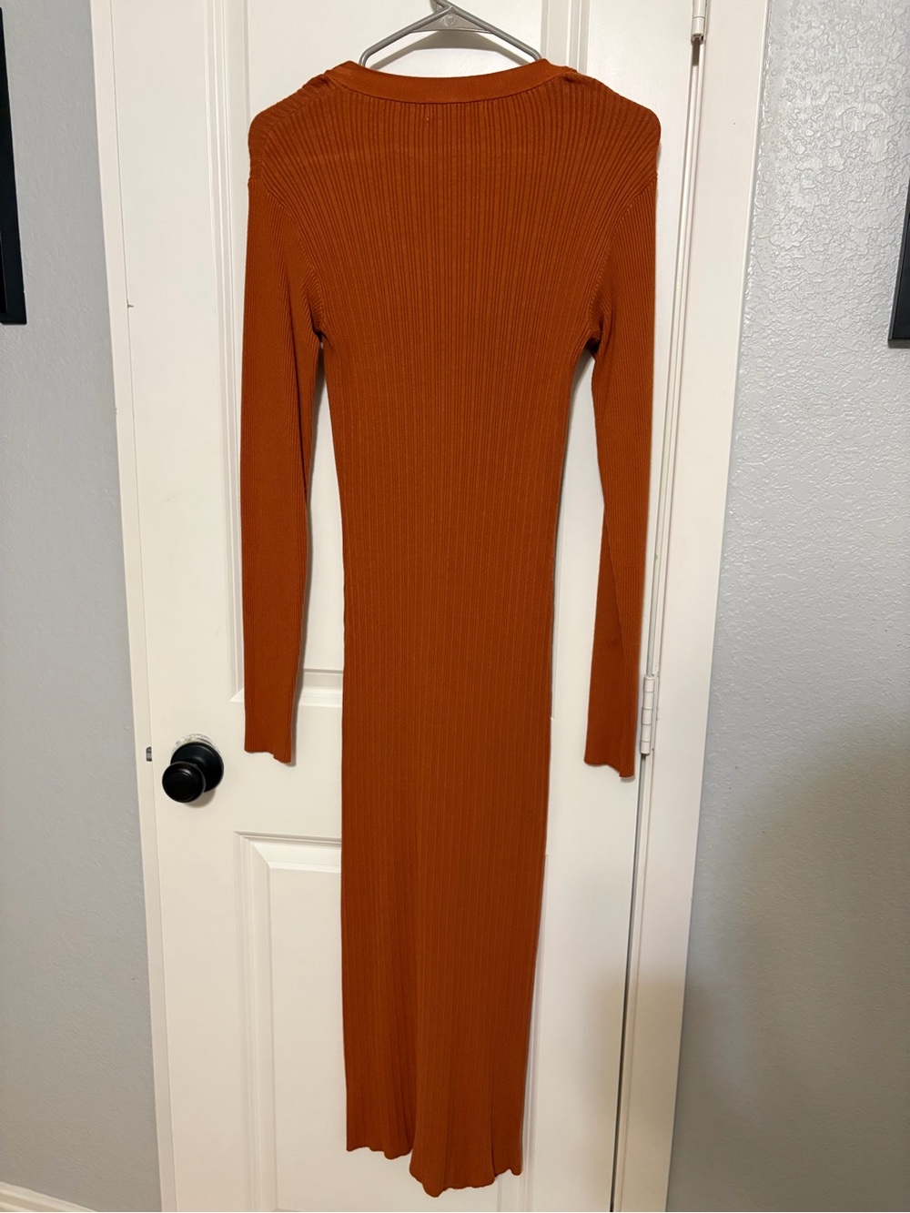 Warehouse Ribbed Button-Front Maxi Dress in Rust - Picture 2 of 4